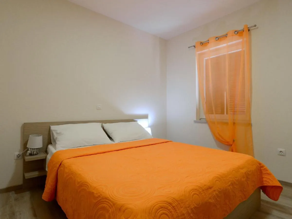 Refreshing Apartment In Ljubac With Shared Garden